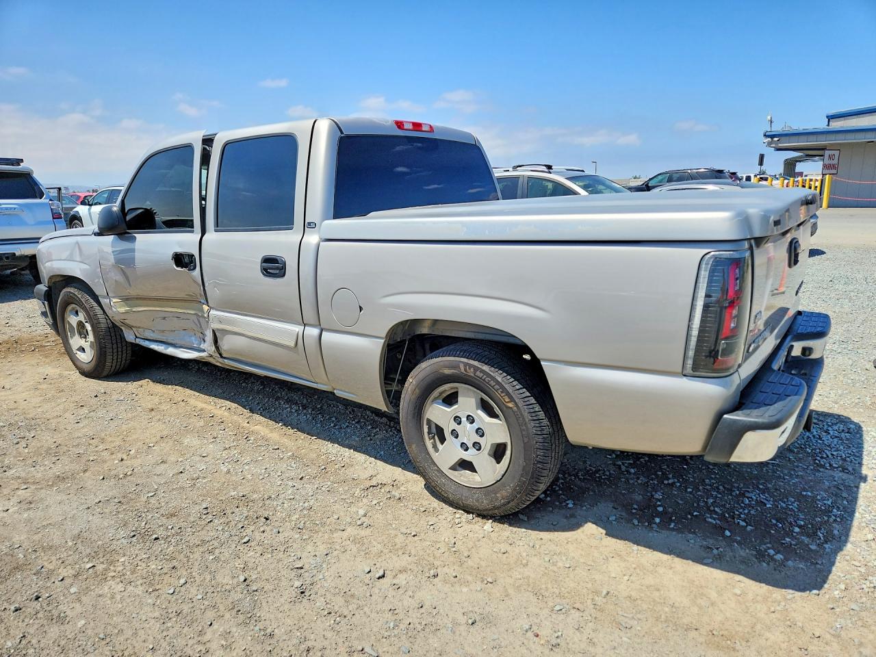2005 Chevrolet Silverado C1500 Tan vin: 2GCEC13T151214306