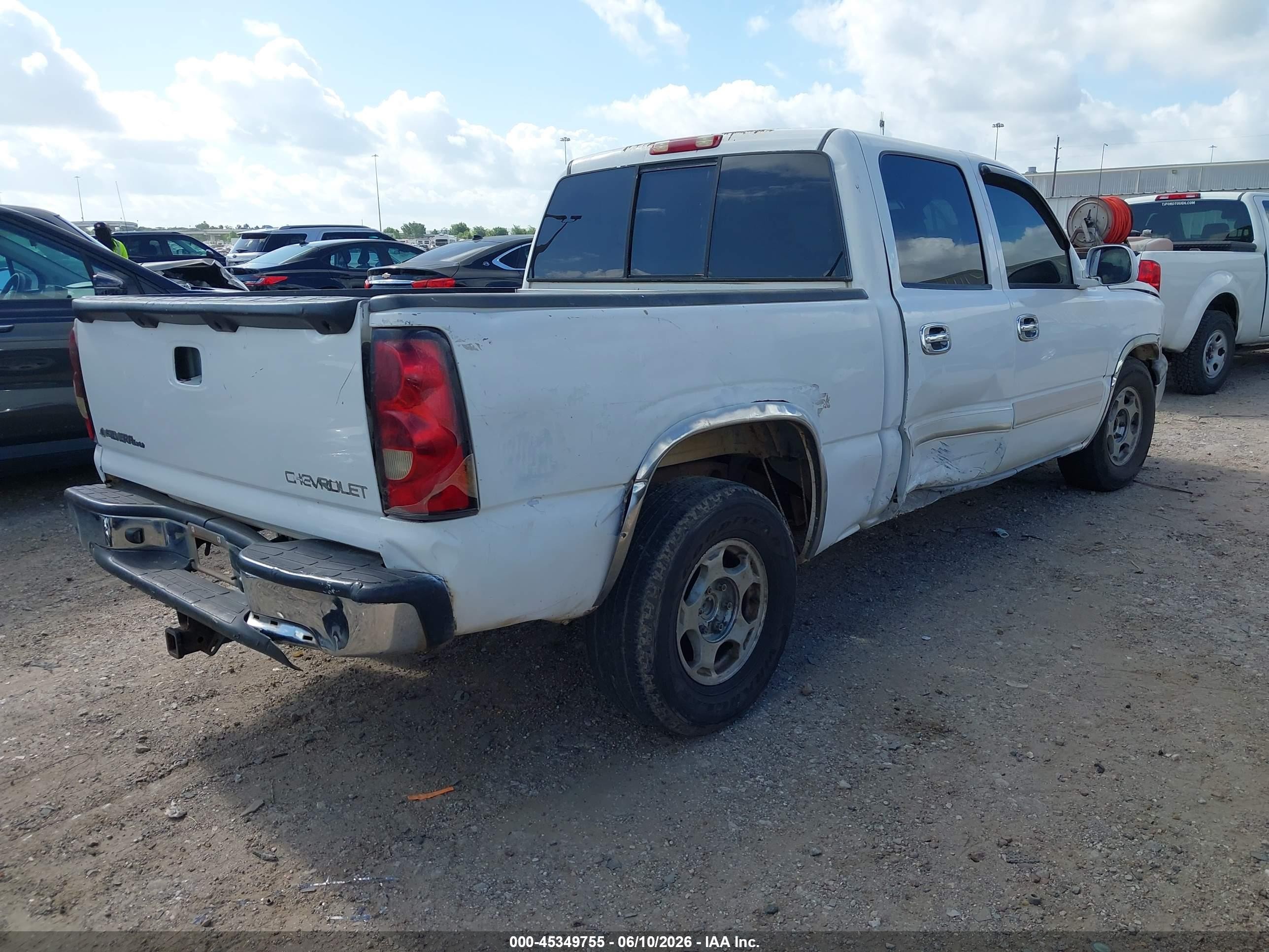 2004 Chevrolet Silverado 1500 Ls Белый vin: 2GCEC13T441346765
