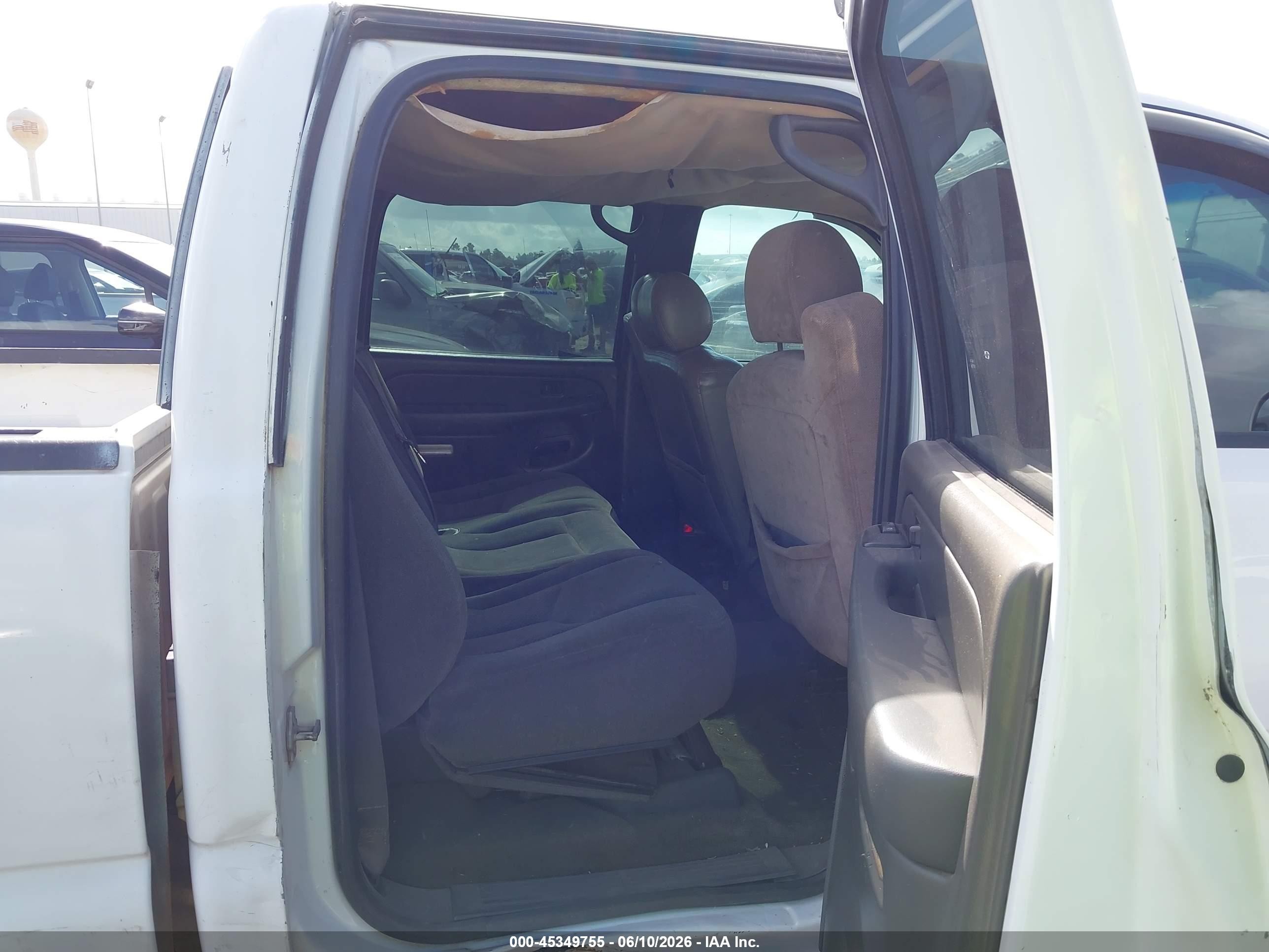 2004 Chevrolet Silverado 1500 Ls Белый vin: 2GCEC13T441346765