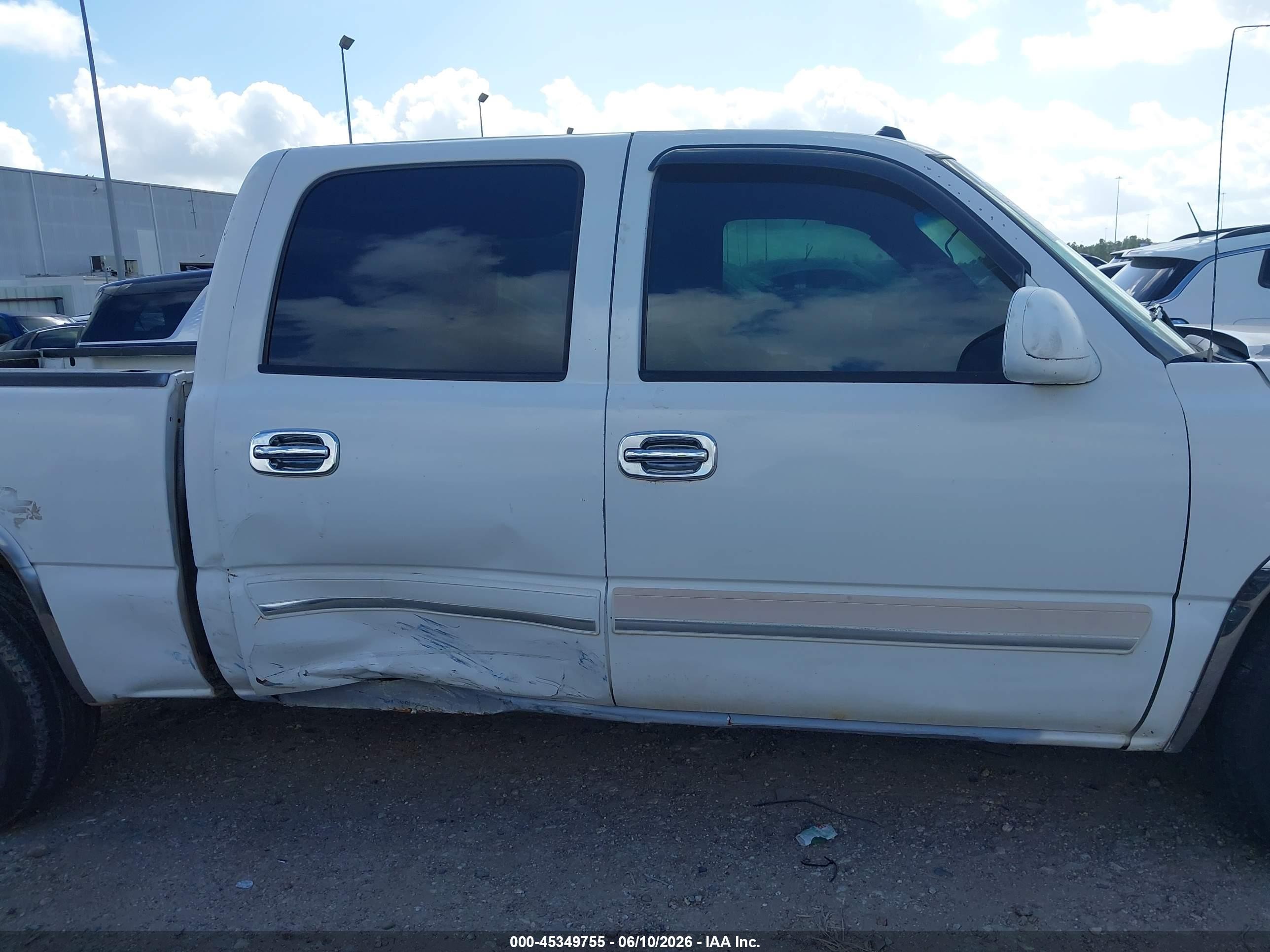 2004 Chevrolet Silverado 1500 Ls Белый vin: 2GCEC13T441346765