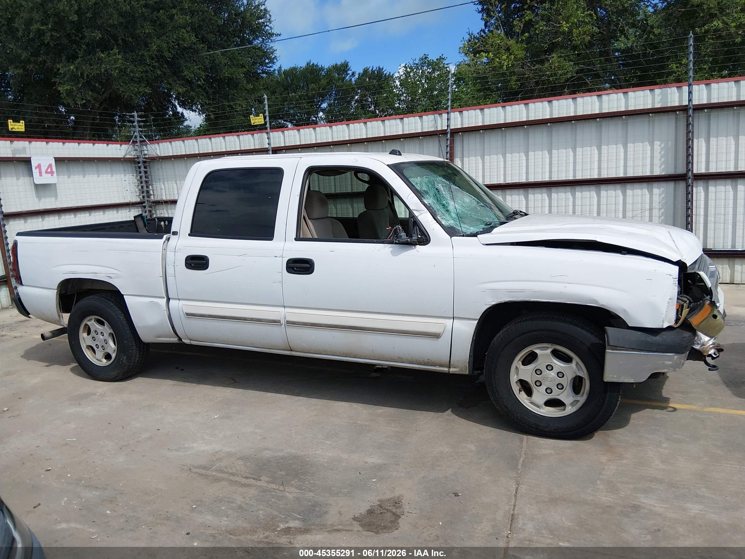 2004 Chevrolet Silverado 1500 Ls Белый vin: 2GCEC13T441423750
