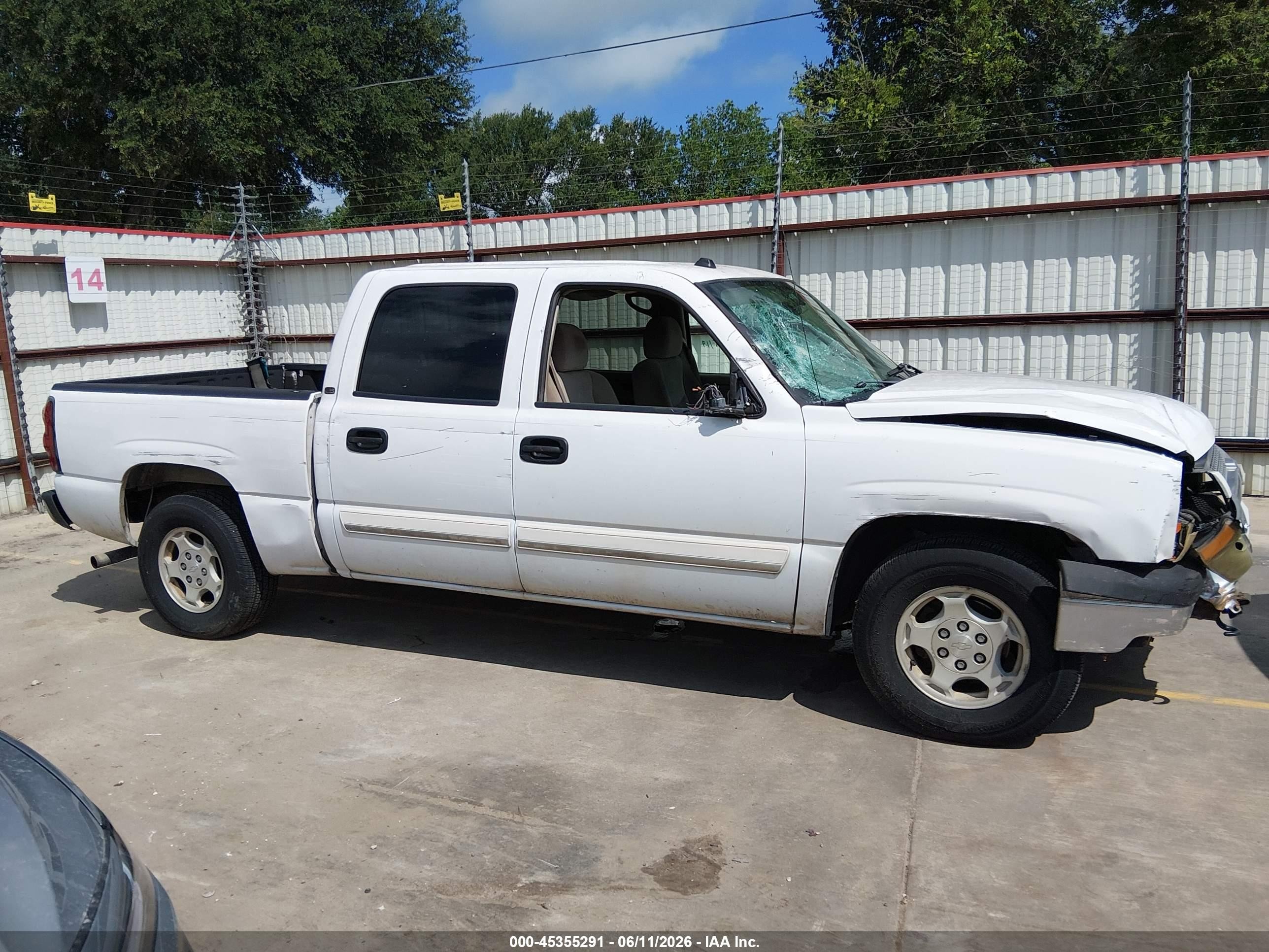 2004 Chevrolet Silverado 1500 Ls Белый vin: 2GCEC13T441423750