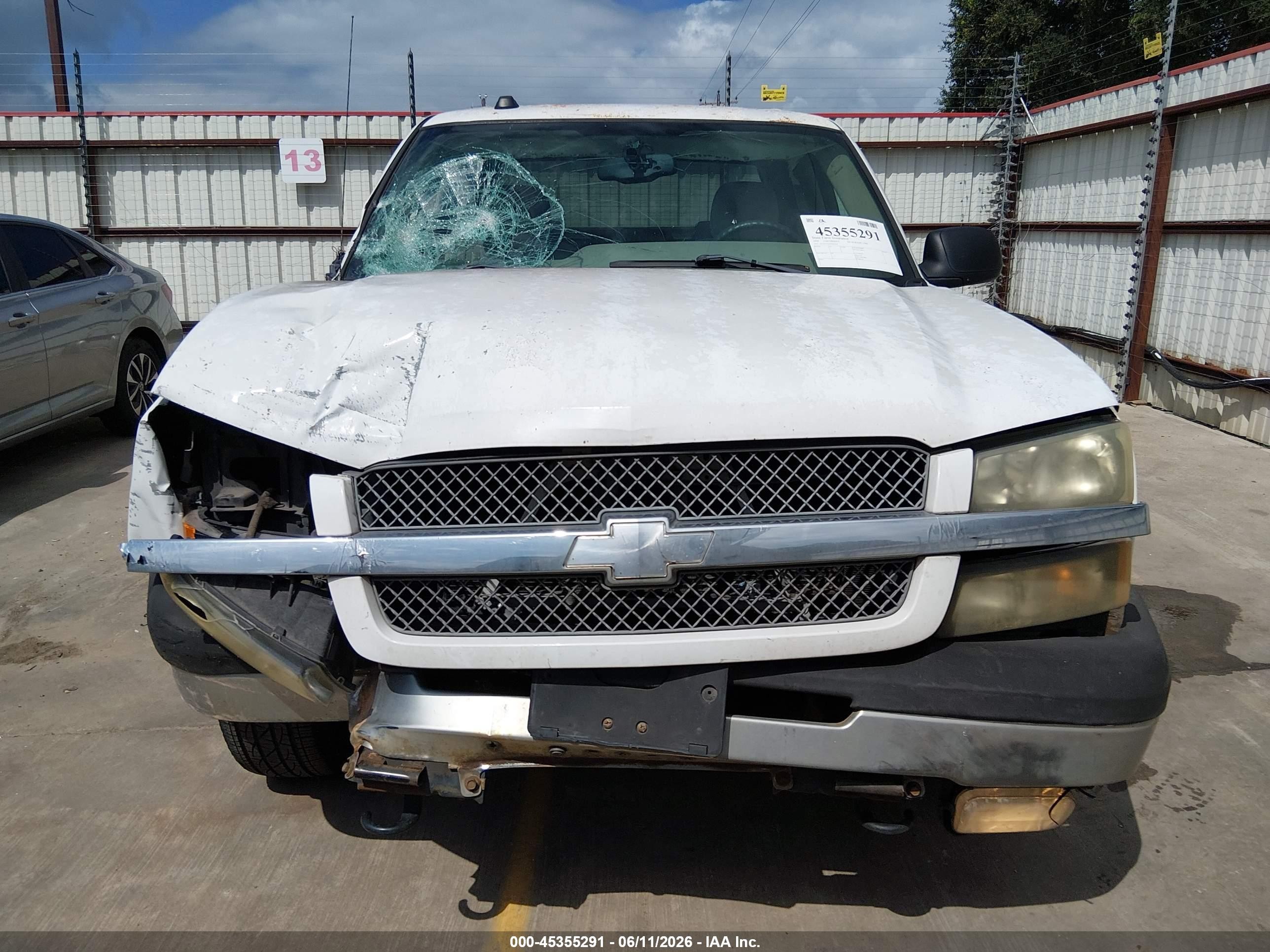 2004 Chevrolet Silverado 1500 Ls Белый vin: 2GCEC13T441423750