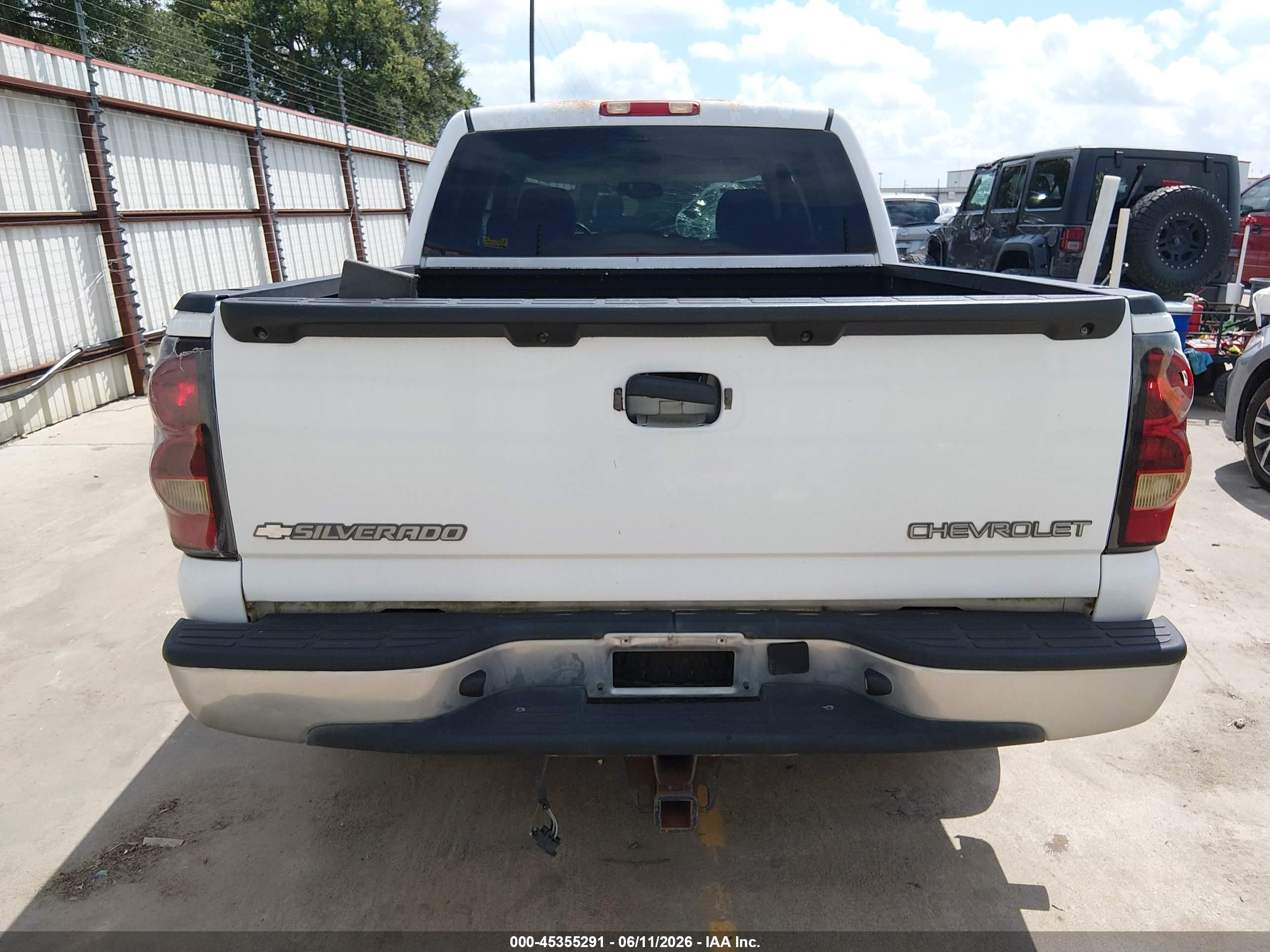 2004 Chevrolet Silverado 1500 Ls Белый vin: 2GCEC13T441423750