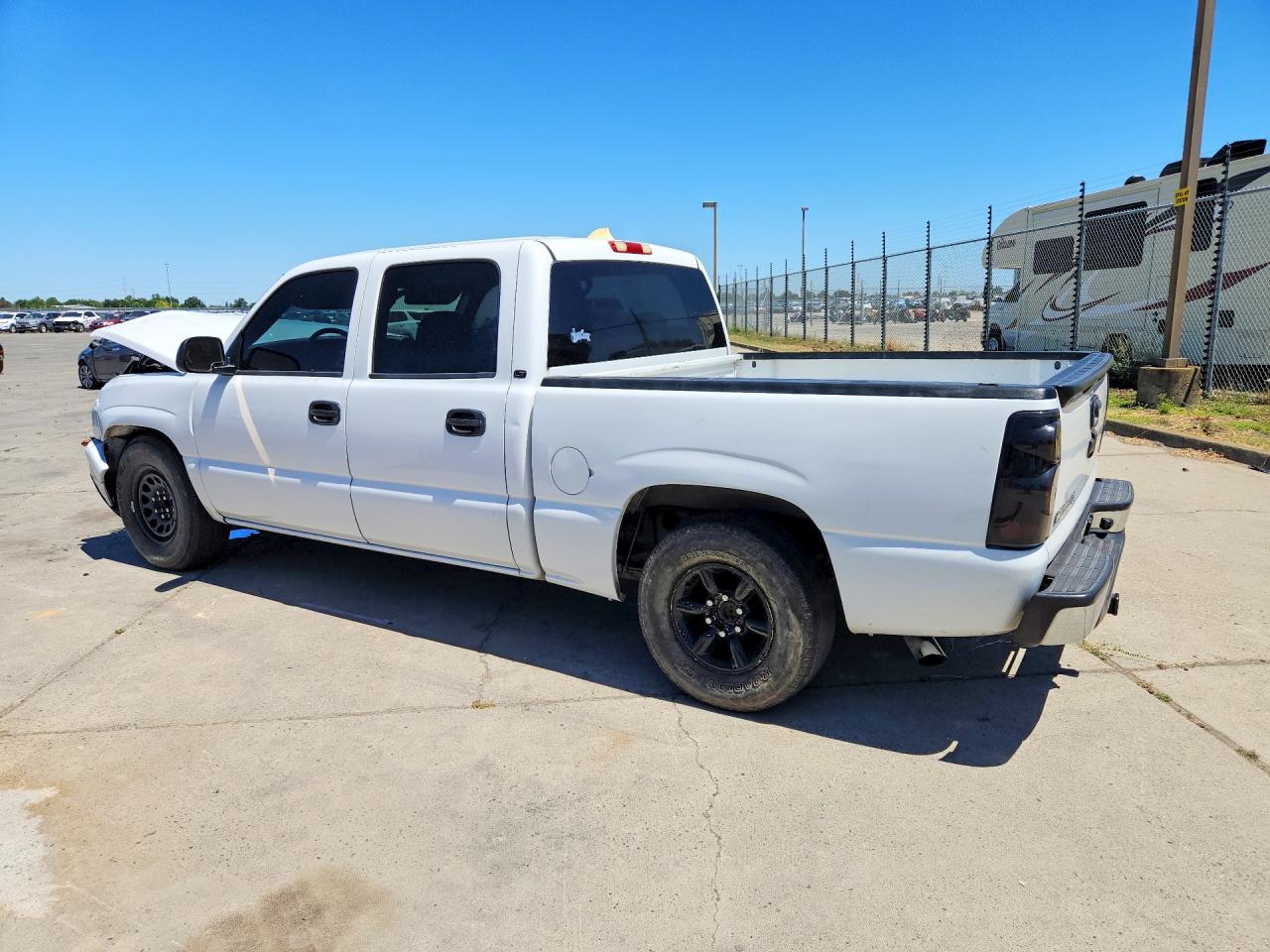 2006 Chevrolet Silverado C1500 White vin: 2GCEC13T461121166