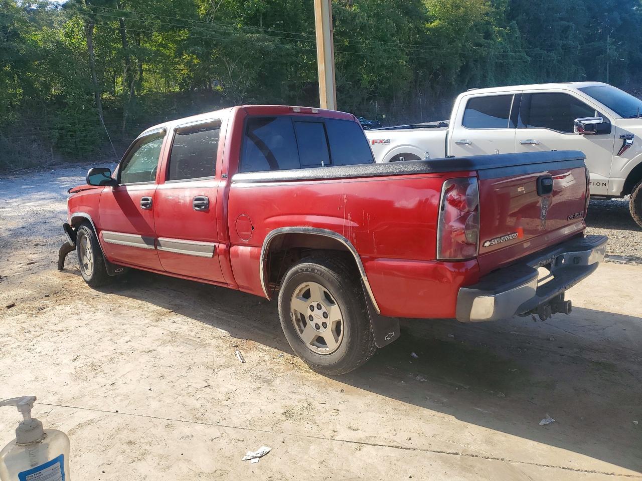 2005 Chevrolet Silverado C1500 Red vin: 2GCEC13T551115536