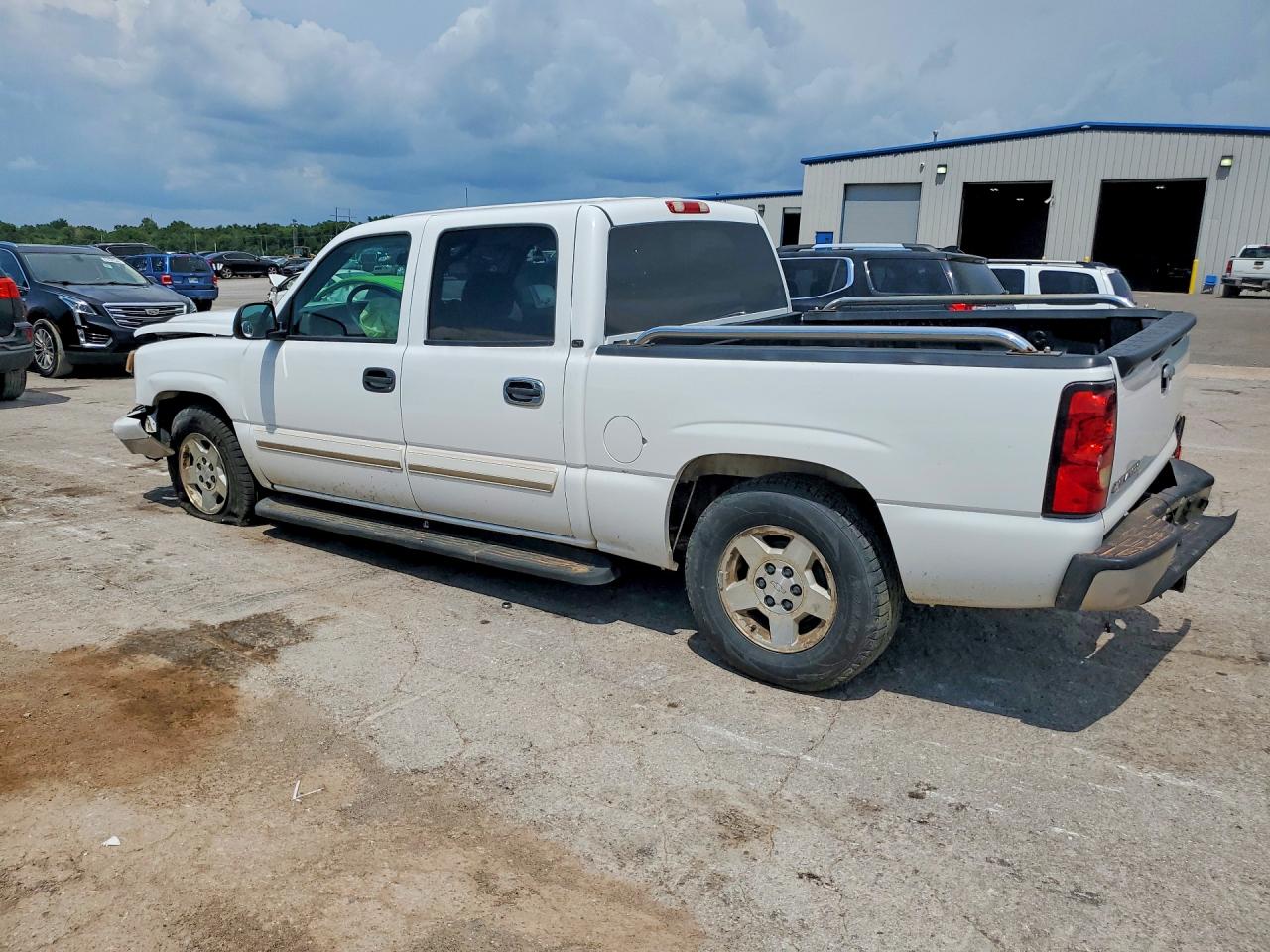 2006 Chevrolet Silverado C1500 White vin: 2GCEC13T561208459