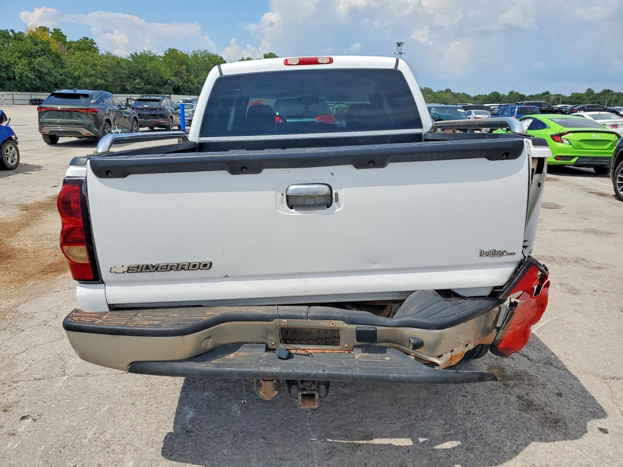2006 Chevrolet Silverado C1500 White vin: 2GCEC13T561208459