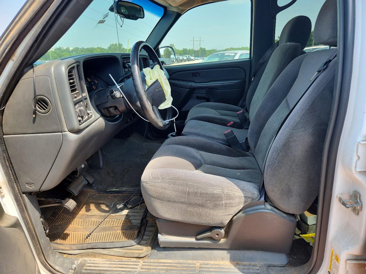 2006 Chevrolet Silverado C1500 White vin: 2GCEC13T561208459