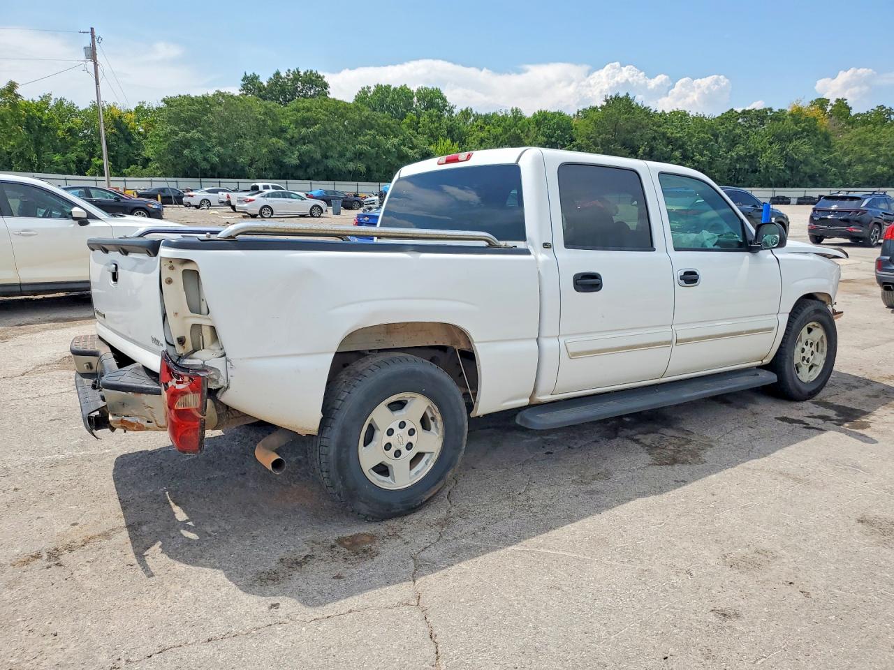 2006 Chevrolet Silverado C1500 White vin: 2GCEC13T561208459