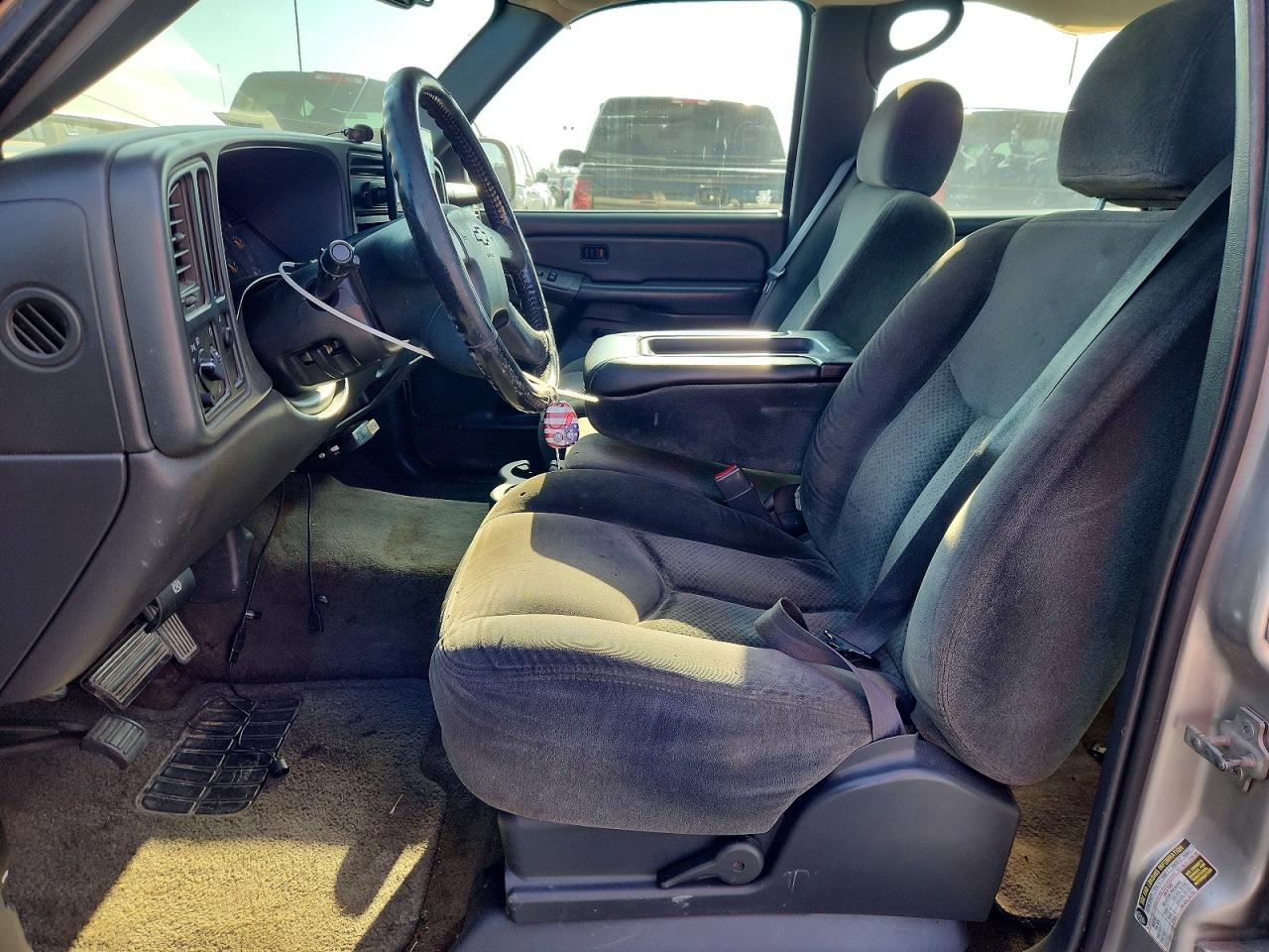 2005 Chevrolet Silverado C1500 Серебряный vin: 2GCEC13T751249402