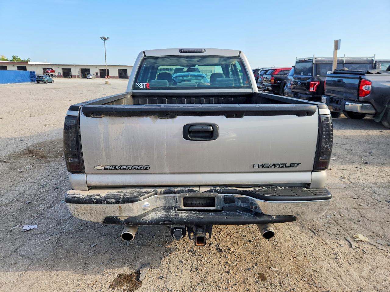 2005 Chevrolet Silverado C1500 Серебряный vin: 2GCEC13T751249402