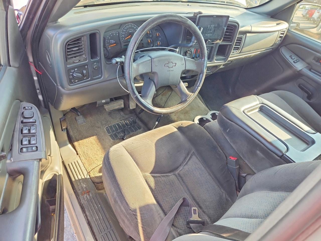 2005 Chevrolet Silverado C1500 Серебряный vin: 2GCEC13T751249402