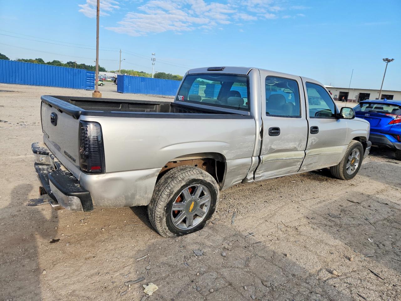2005 Chevrolet Silverado C1500 Серебряный vin: 2GCEC13T751249402