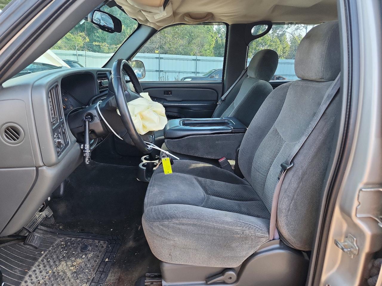 2005 Chevrolet Silverado C1500 Silver vin: 2GCEC13T751368681