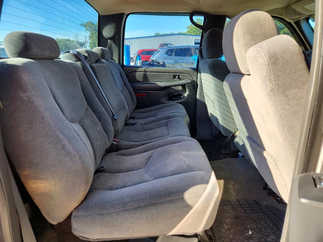 2005 Chevrolet Silverado C1500 Silver vin: 2GCEC13T751368681
