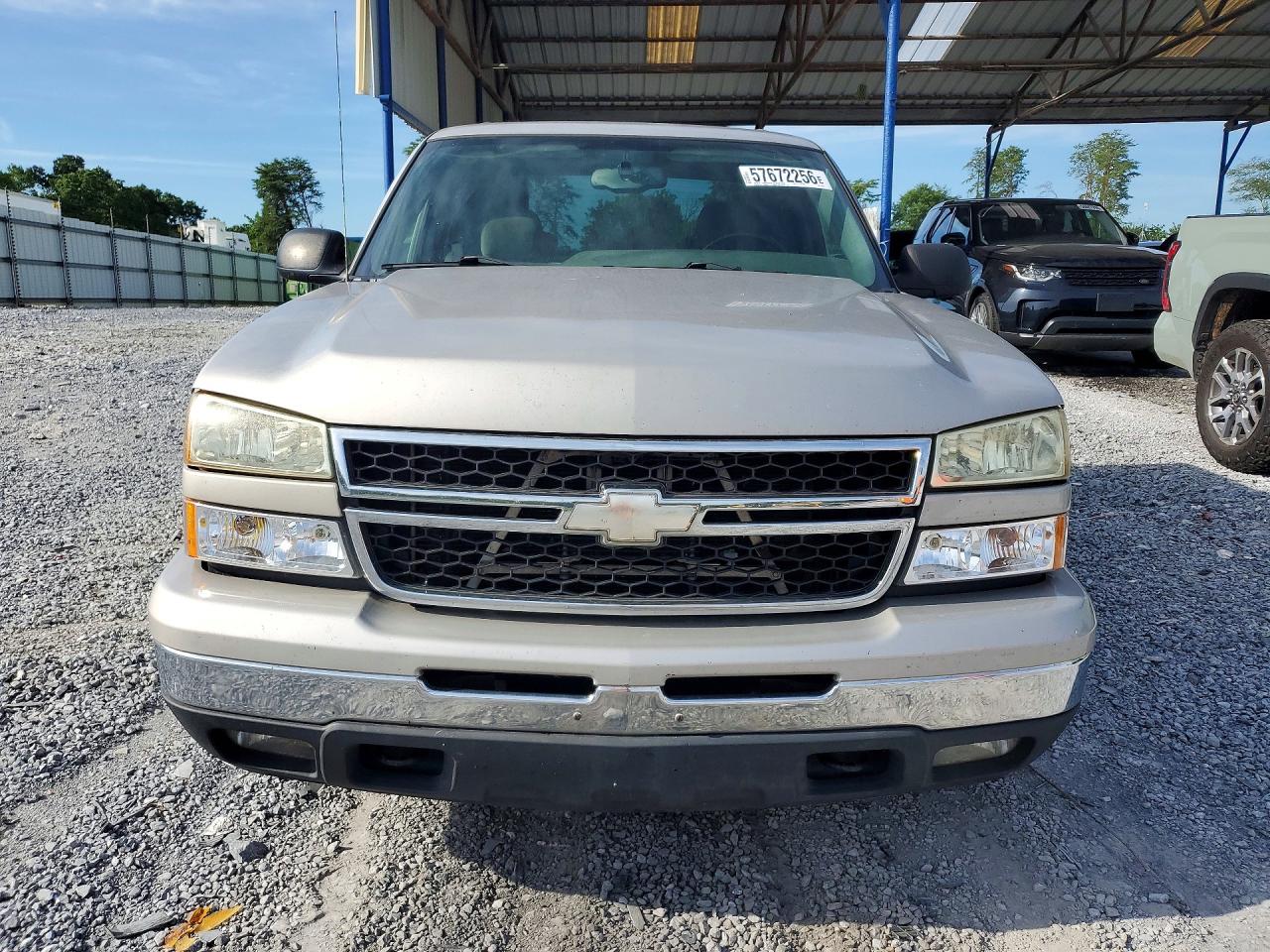 2006 Chevrolet Silverado C1500 Silver vin: 2GCEC13T761192393