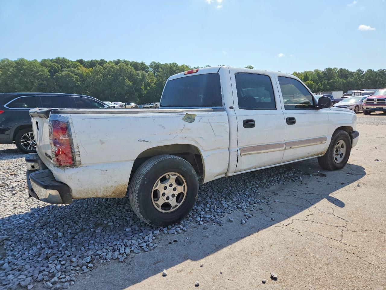 2004 Chevrolet Silverado C1500 White vin: 2GCEC13T841379140