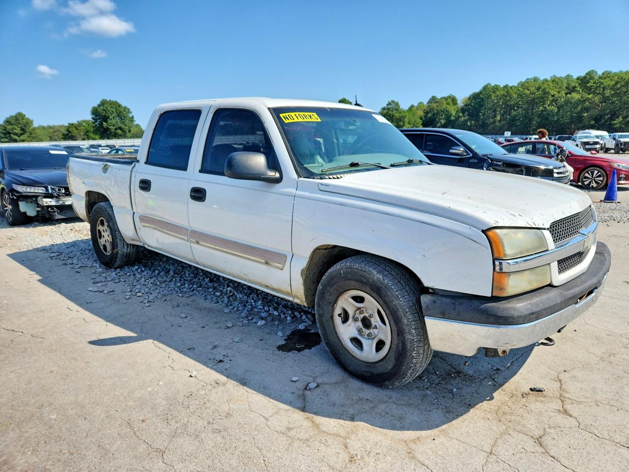 2004 Chevrolet Silverado C1500 White vin: 2GCEC13T841379140