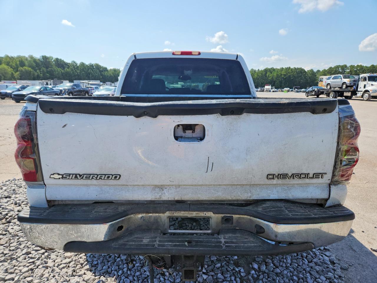 2004 Chevrolet Silverado C1500 White vin: 2GCEC13T841379140
