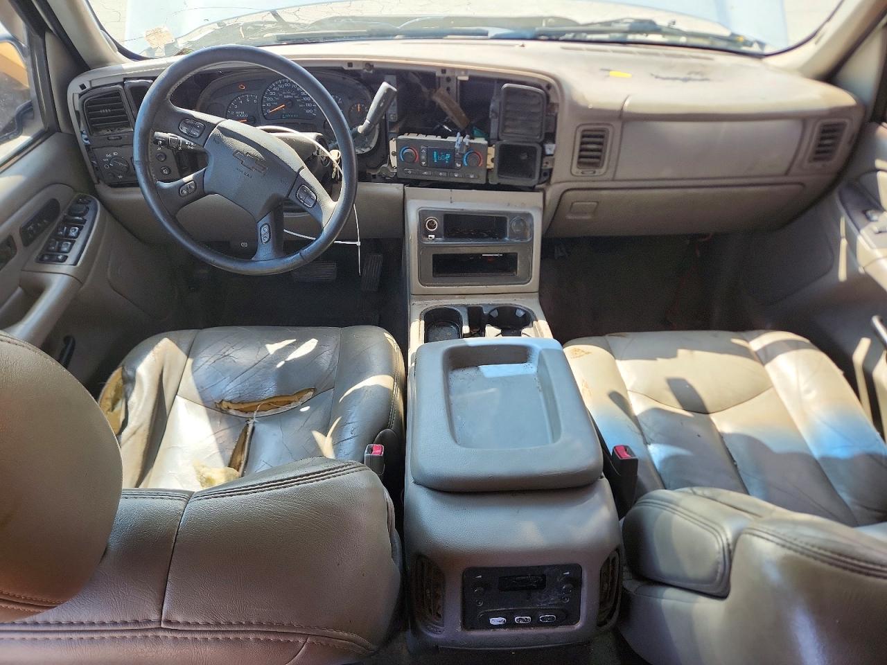 2004 Chevrolet Silverado C1500 White vin: 2GCEC13T841379140