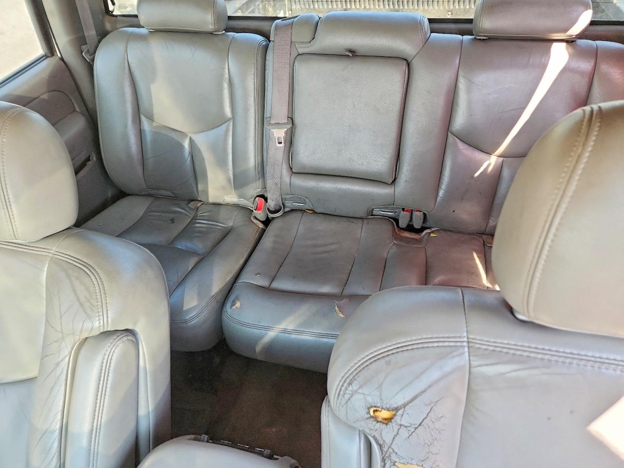 2004 Chevrolet Silverado C1500 White vin: 2GCEC13T841379140