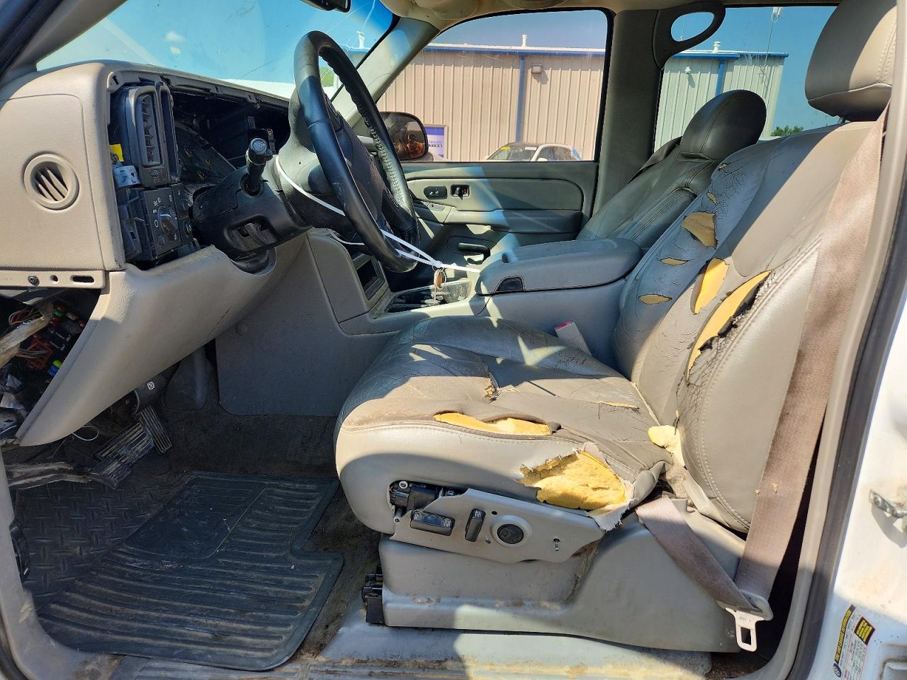 2004 Chevrolet Silverado C1500 White vin: 2GCEC13T841379140