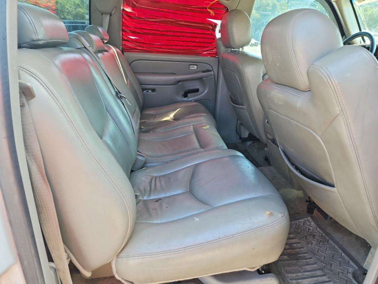 2004 Chevrolet Silverado C1500 White vin: 2GCEC13T841379140