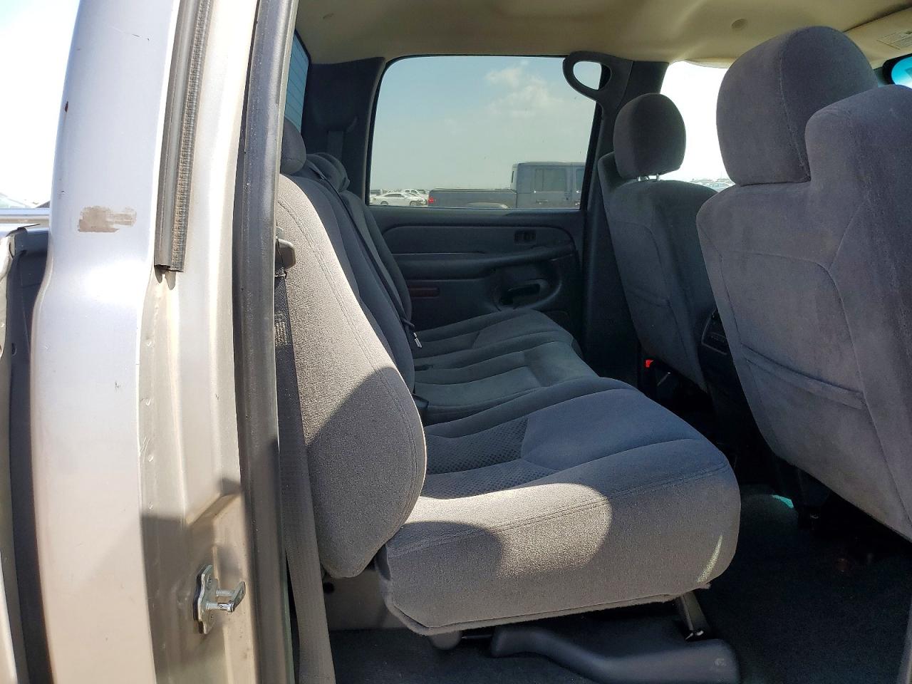 2005 Chevrolet Silverado C1500 Silver vin: 2GCEC13TX51186747