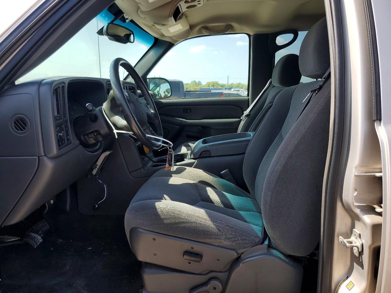 2005 Chevrolet Silverado C1500 Silver vin: 2GCEC13TX51186747