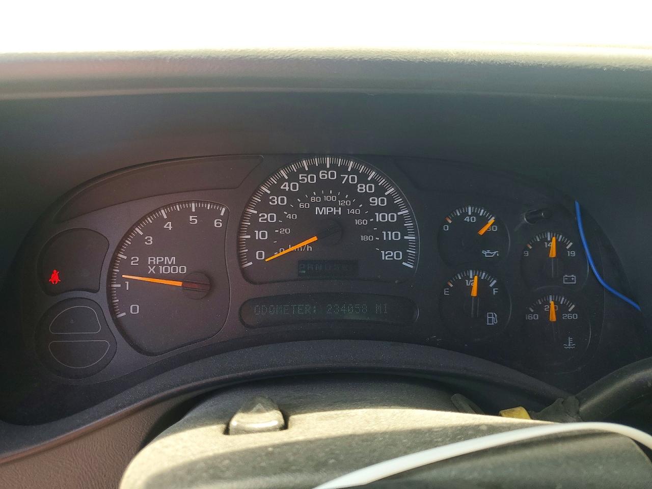 2005 Chevrolet Silverado C1500 Two Tone vin: 2GCEC13TX51364270