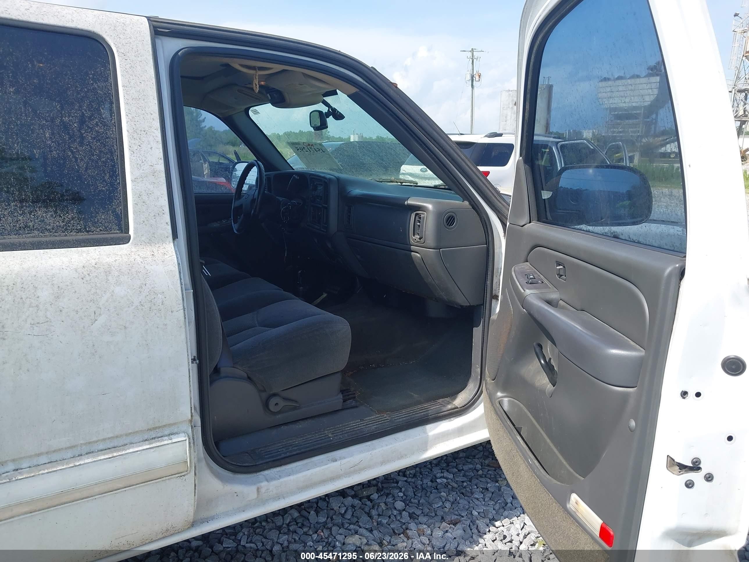 2005 Chevrolet Silverado 1500 Ls White vin: 2GCEC13TX51390898