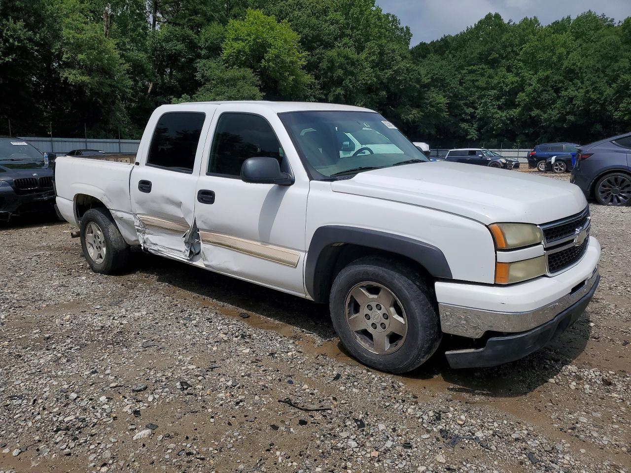 2006 Chevrolet Silverado C1500 White vin: 2GCEC13TX61117204