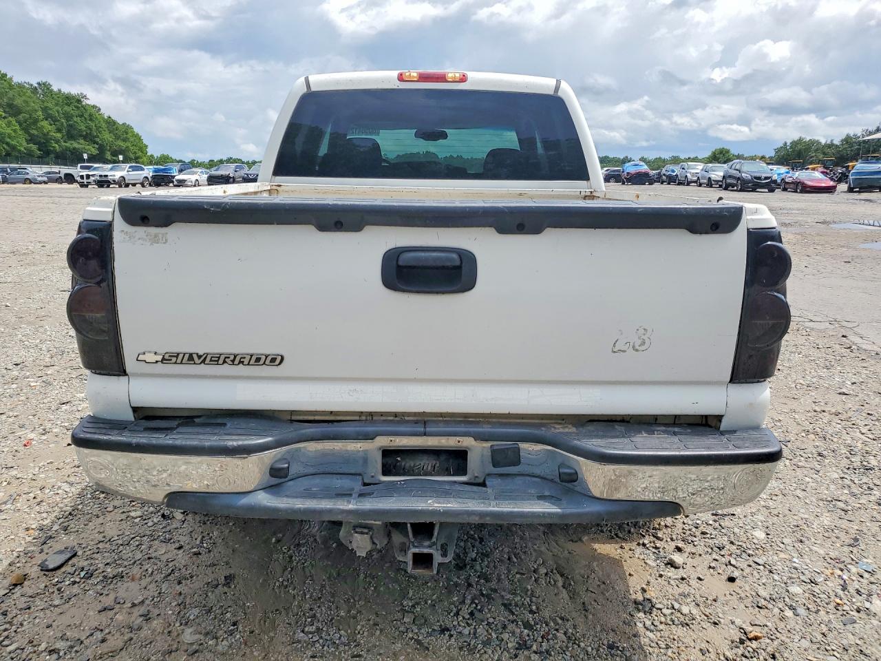 2006 Chevrolet Silverado C1500 White vin: 2GCEC13TX61117204