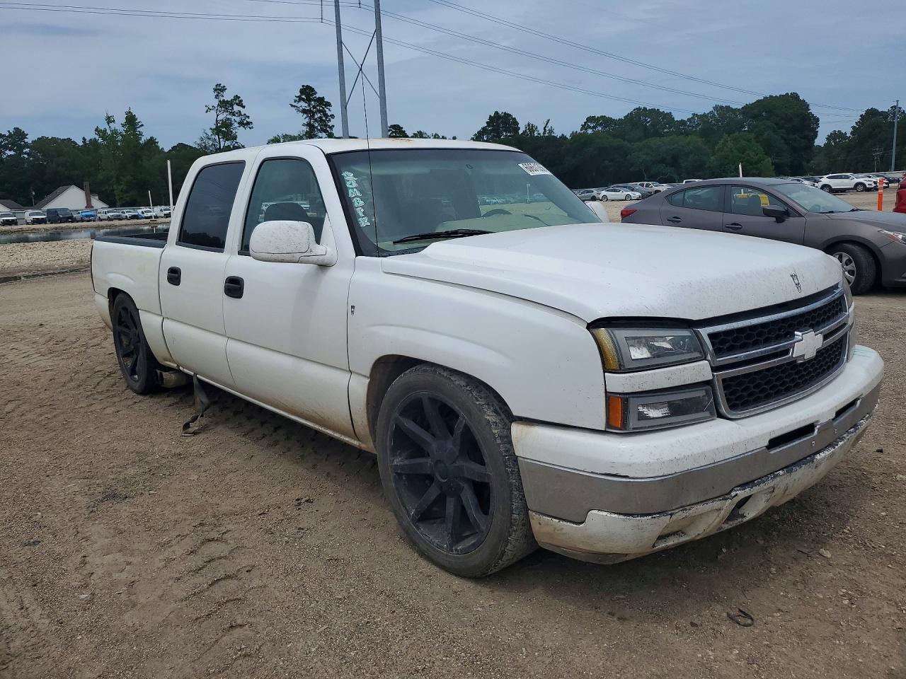 2007 Chevrolet 1500 15 Crew 4x2 White vin: 2GCEC13V071152319
