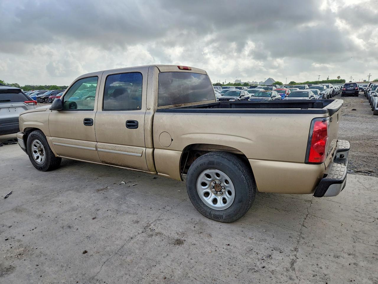 2007 Chevrolet Silverado C1500 Classic Crew Cab Tan vin: 2GCEC13V571156267