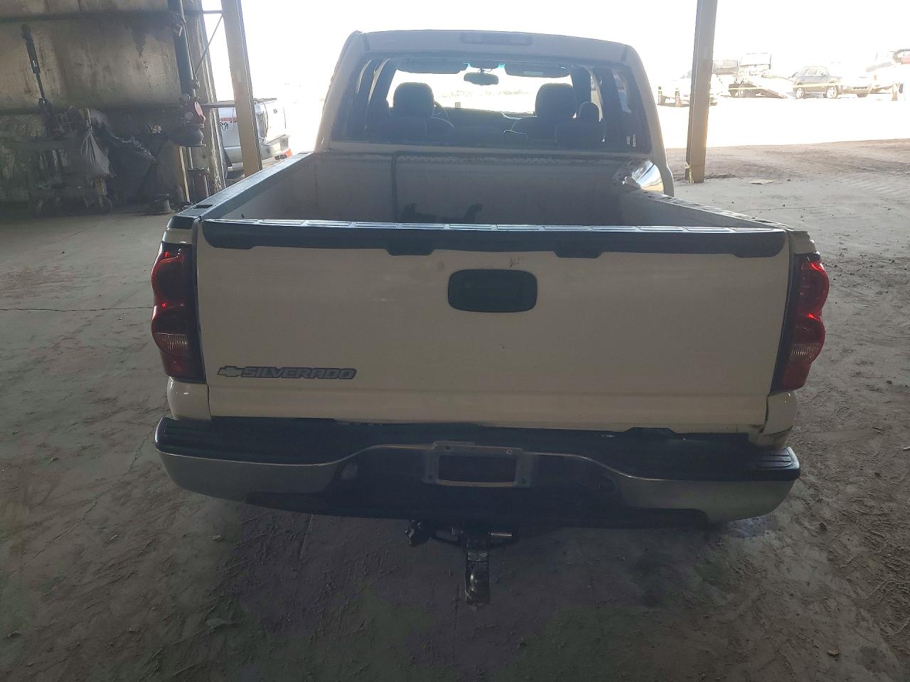2006 Chevrolet Silverado C1500 White vin: 2GCEC13V861282217