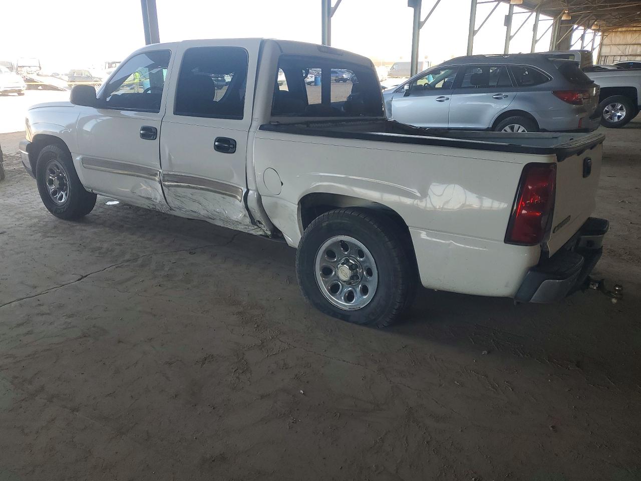 2006 Chevrolet Silverado C1500 White vin: 2GCEC13V861282217