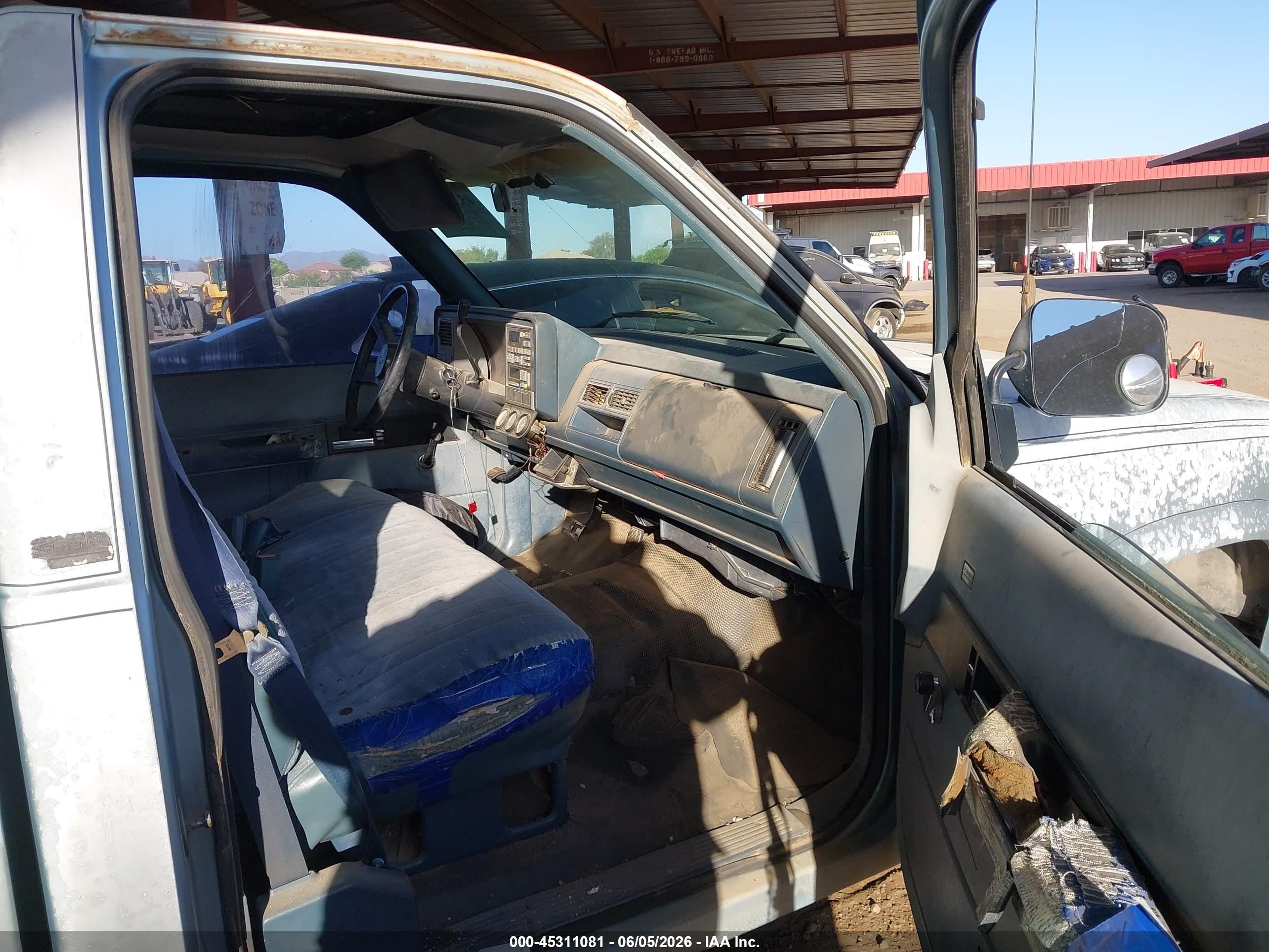 1990 Chevrolet Gmt-400 C1500 Silver vin: 2GCEC14H3L1116708