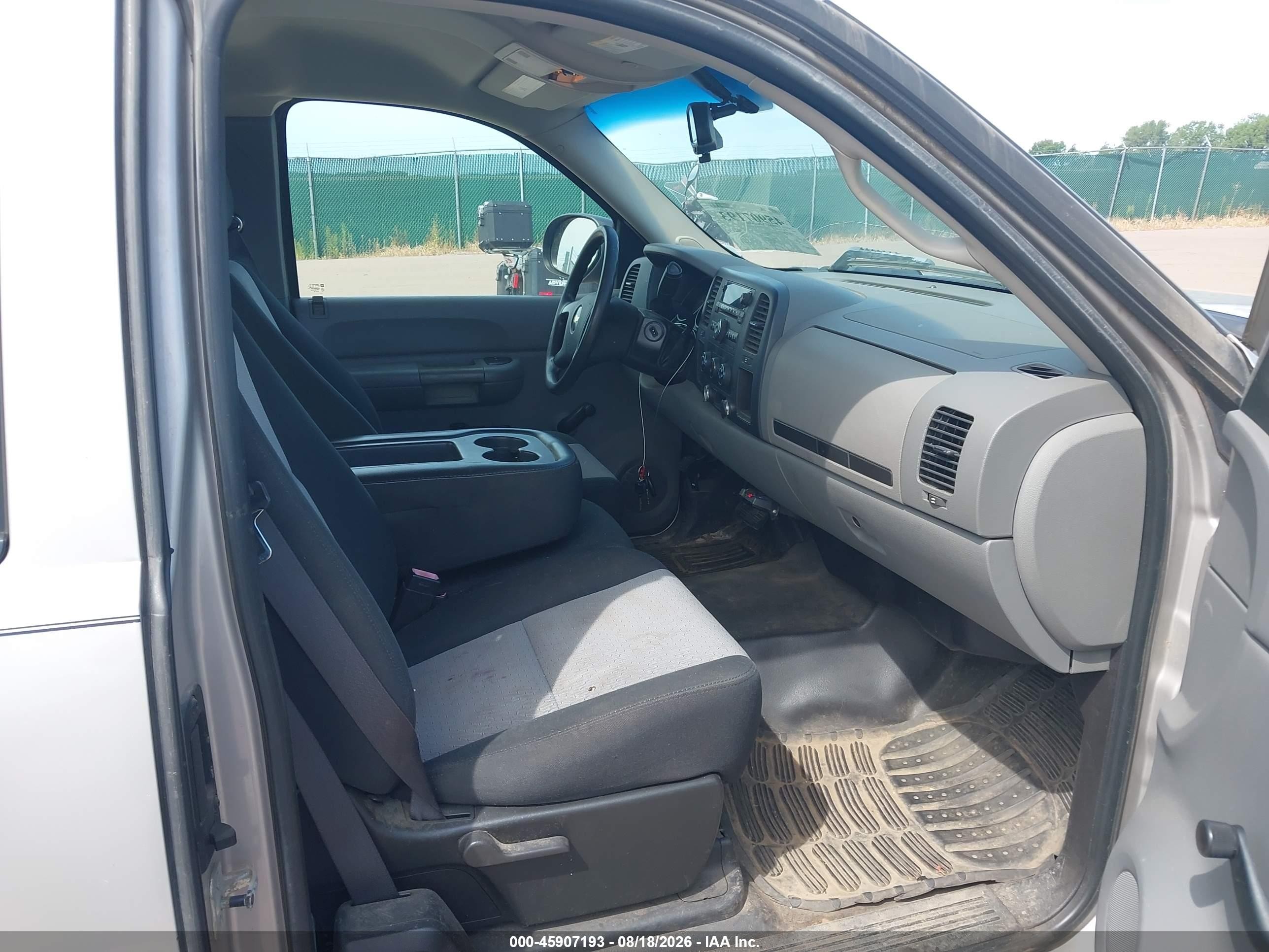 2008 Chevrolet Silverado 1500 Work Truck Silver vin: 2GCEC190X81270701