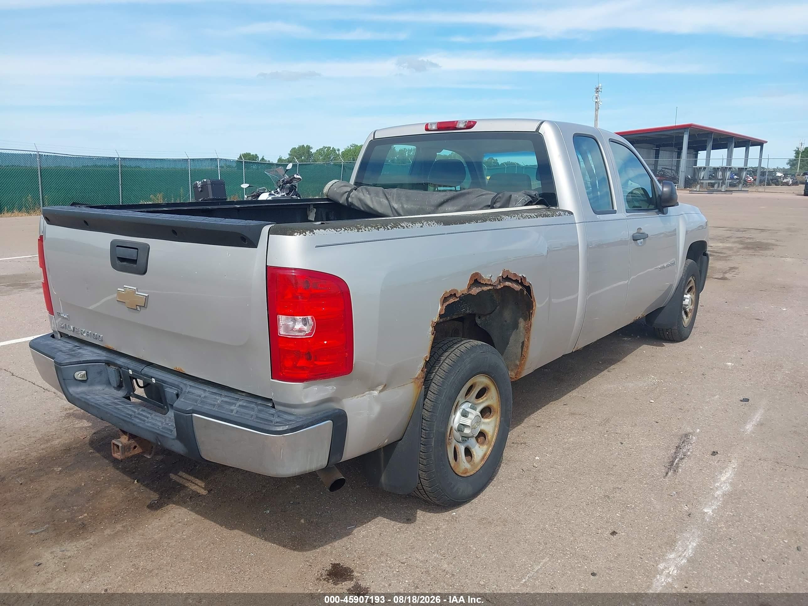 2008 Chevrolet Silverado 1500 Work Truck Silver vin: 2GCEC190X81270701