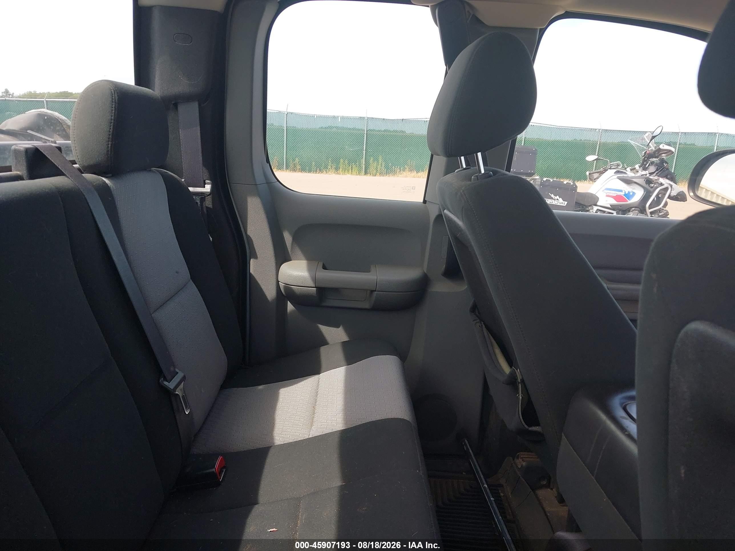 2008 Chevrolet Silverado 1500 Work Truck Silver vin: 2GCEC190X81270701