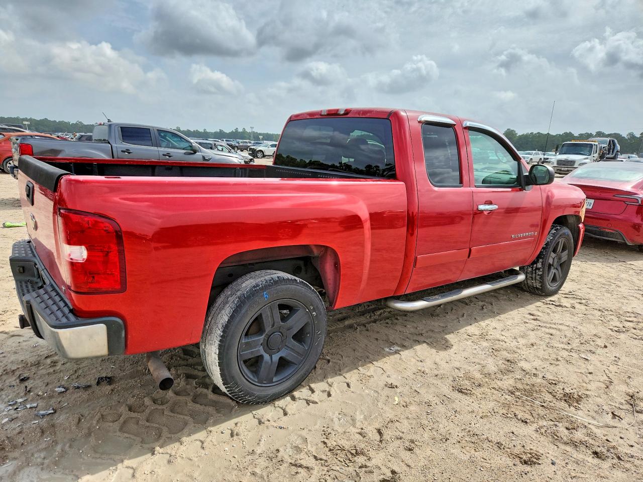 2007 Chevrolet Silverado C1500 Red vin: 2GCEC19C271655601