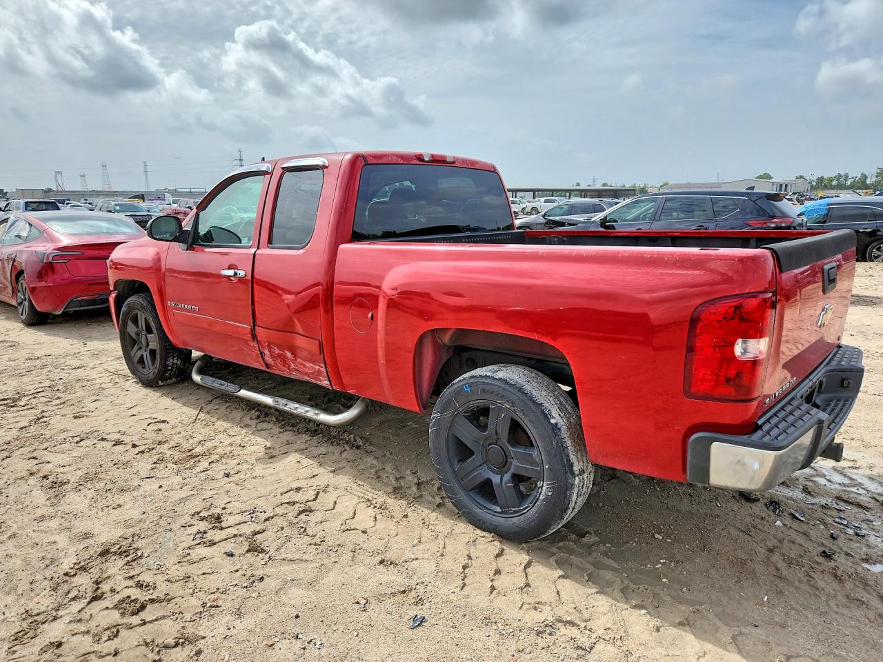 2007 Chevrolet Silverado C1500 Red vin: 2GCEC19C271655601