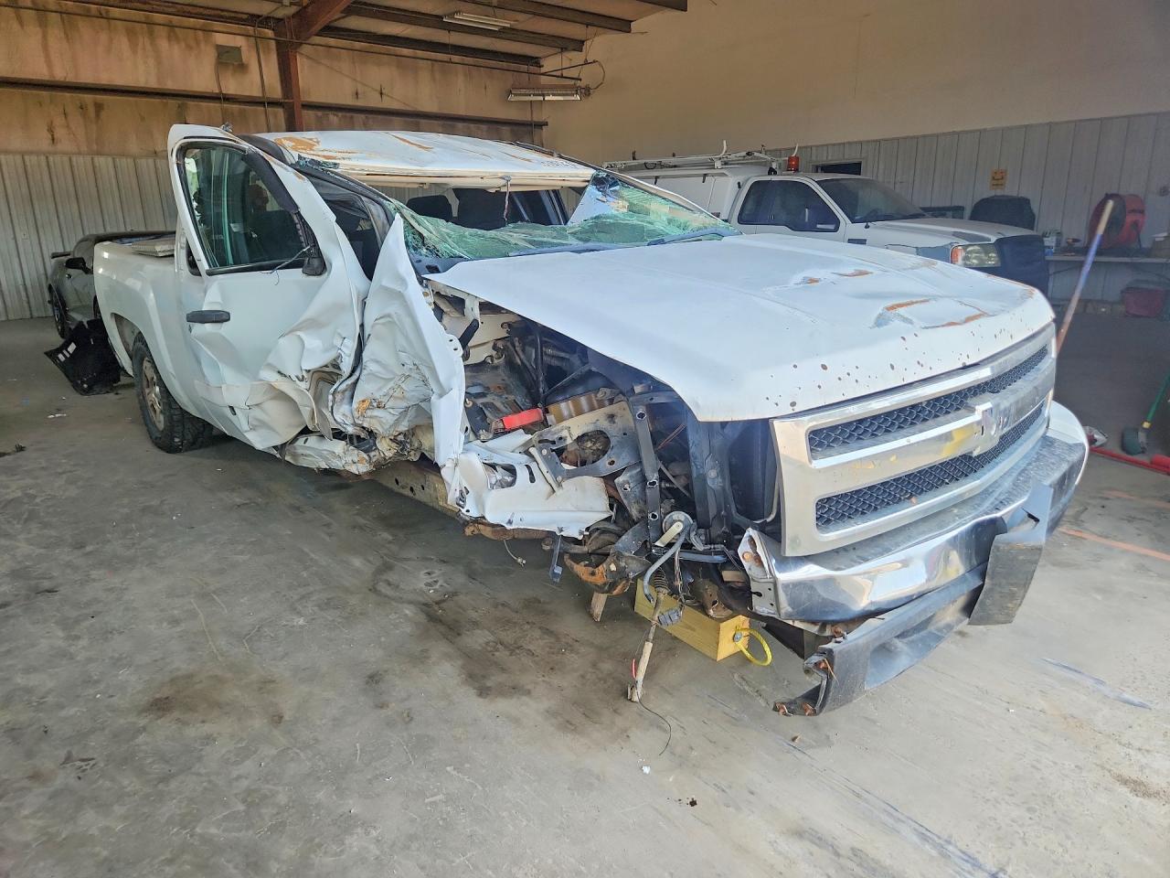 2008 Chevrolet Silverado C1500 White vin: 2GCEC19C281282352
