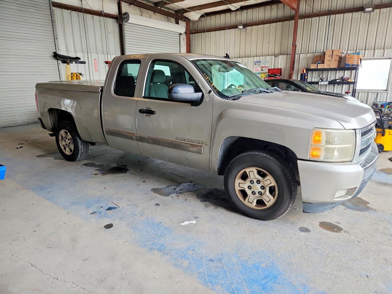 2007 Chevrolet Silverado C1500 Beige vin: 2GCEC19C371675274