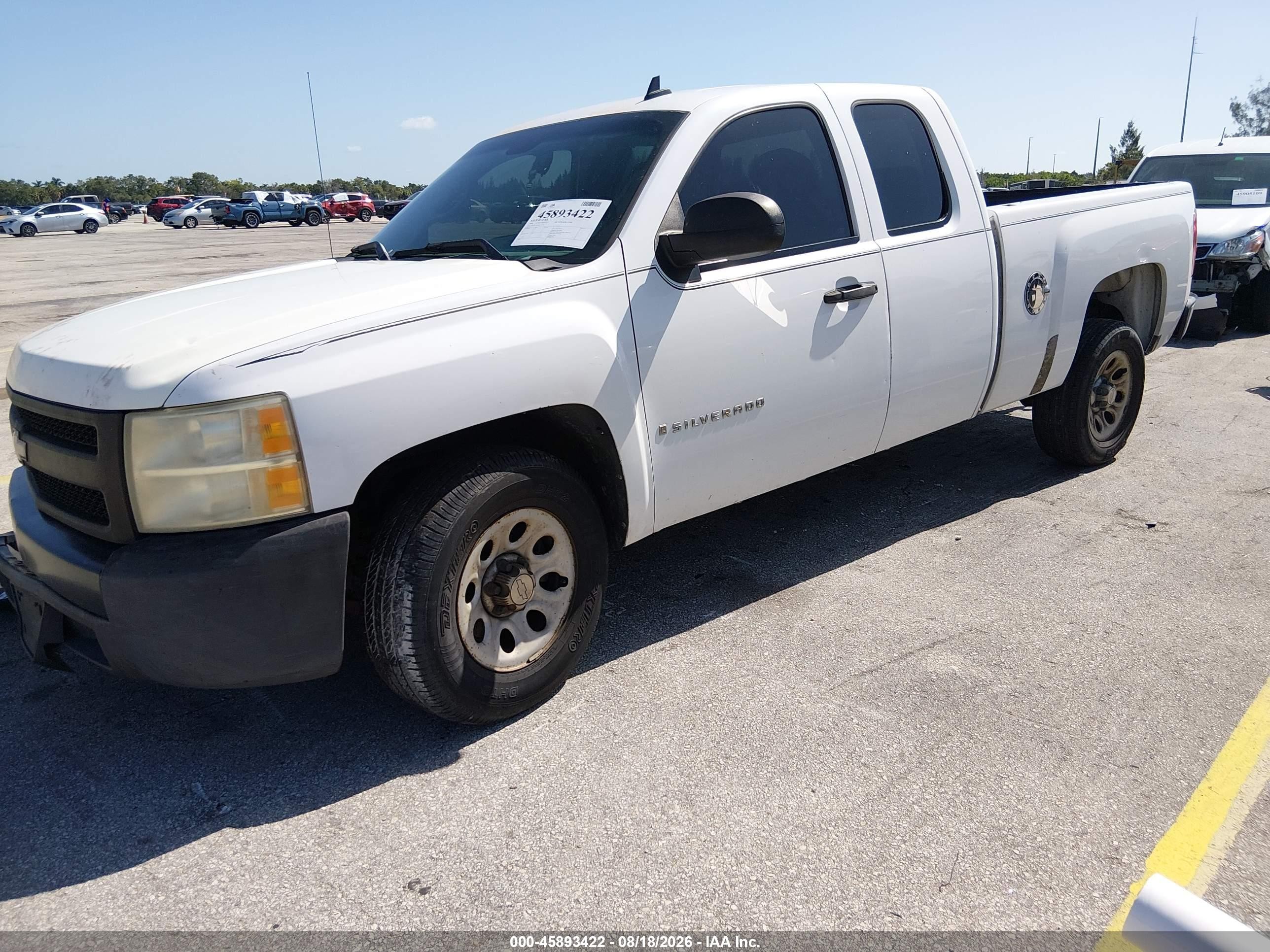 2008 Chevrolet Silverado 1500 Work Truck White vin: 2GCEC19C481337111