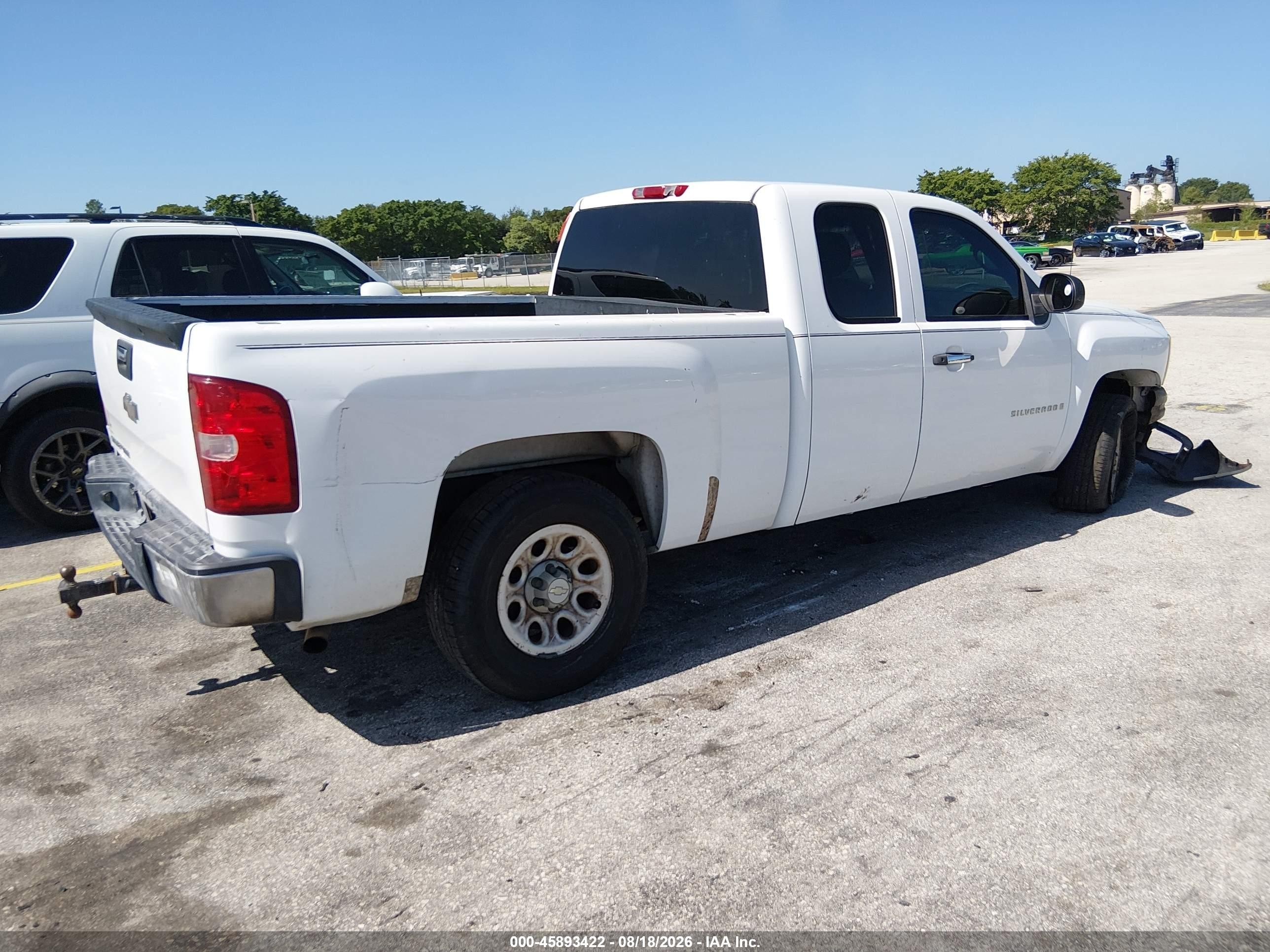 2008 Chevrolet Silverado 1500 Work Truck White vin: 2GCEC19C481337111