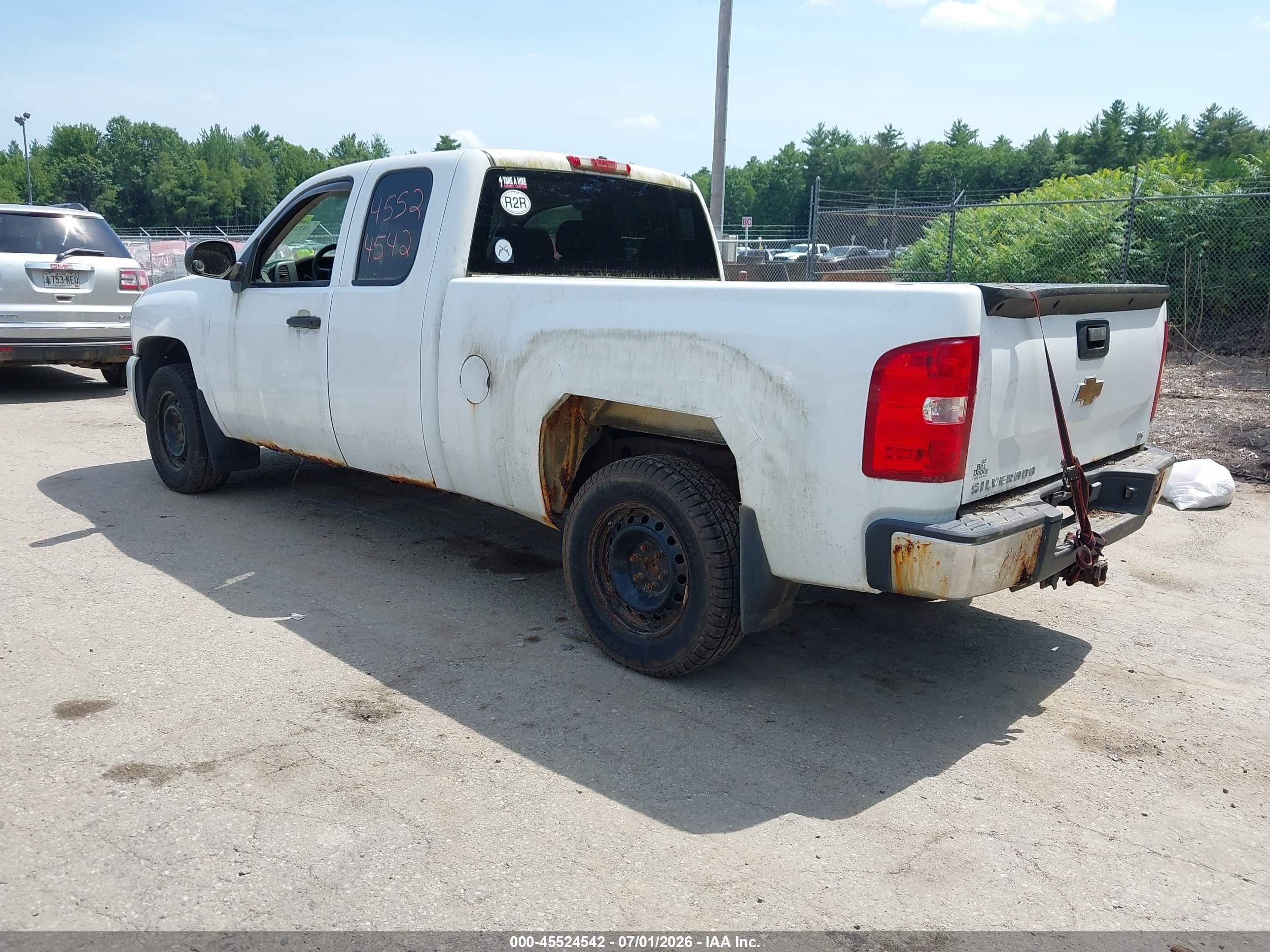 2007 Chevrolet Silverado 1500 Work Truck White vin: 2GCEC19C771582550