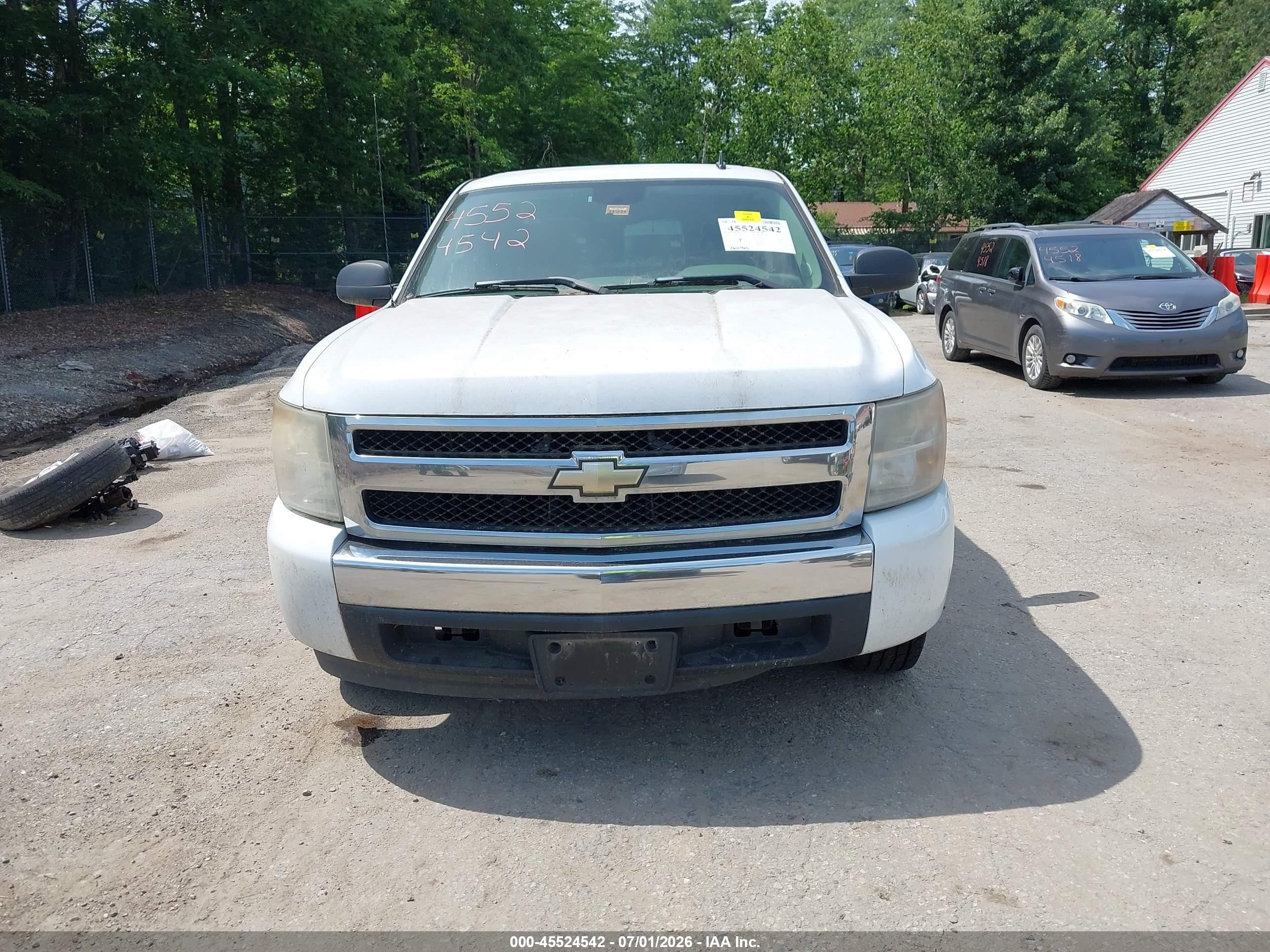 2007 Chevrolet Silverado 1500 Work Truck White vin: 2GCEC19C771582550